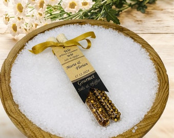 Golden binding: Exclusive guest gifts for a wedding full of love and taste