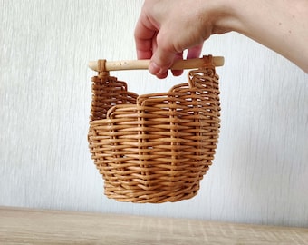 Wicker egg basket Easter table decor Small Easter interior basket Handwoven basket Rustic basket with wooden handle Easter mini basket