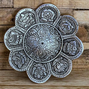 Round Incense Plate with 8 Buddhist Lucky Symbols - Metal - Incense Holder - 12cm