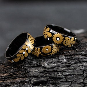 Vintage Enamel Ring 1970s - handpainted -  black and gold