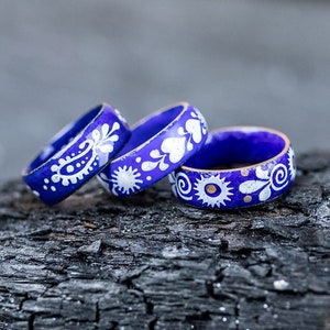 Vintage Enamel Ring 1970s - handpainted -  blue and white