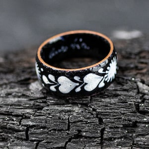Vintage Enamel Ring 1970s - handpainted - black and white