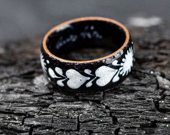 Vintage Enamel Ring 1970s - handpainted - black and white