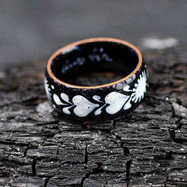 Vintage Enamel Ring 1970s - handpainted - black and white