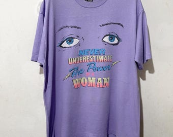 Camiseta vintage de los 90 "El poder de una mujer: Nunca subestimes" talla XL