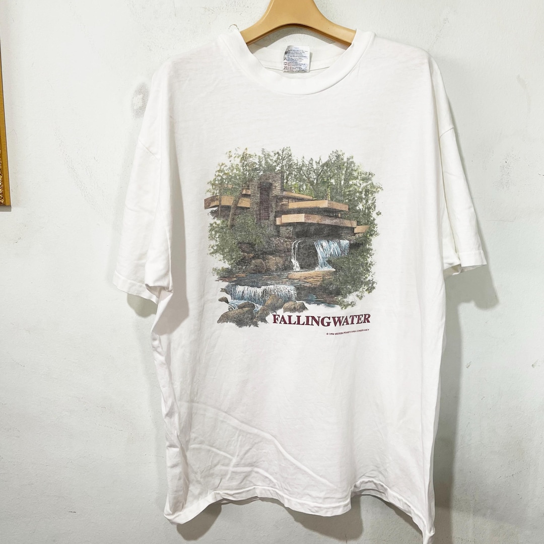 90s USA製ヴィンテージ　フランクロイドライト　落水荘　アート建築Tシャツ il_1080xN.7113093651_7e9i.jpg