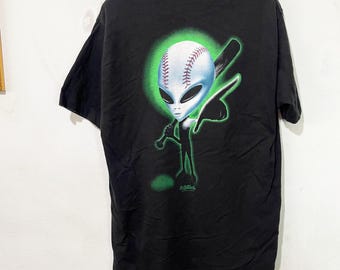 Vintage 1995 Aliens Are Coming Fashion Victim Graphic T-shirt