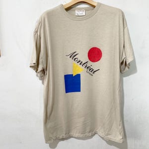 Vintage 90s Montreal Canada T-Shirt City Souvenir Maple Leaf Graphic Tee Size M–L