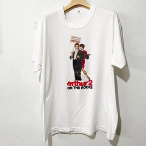 Vintage 1988 Arthur 2 On the Rocks T-Shirt Comedy Movie Graphic Tee Size L