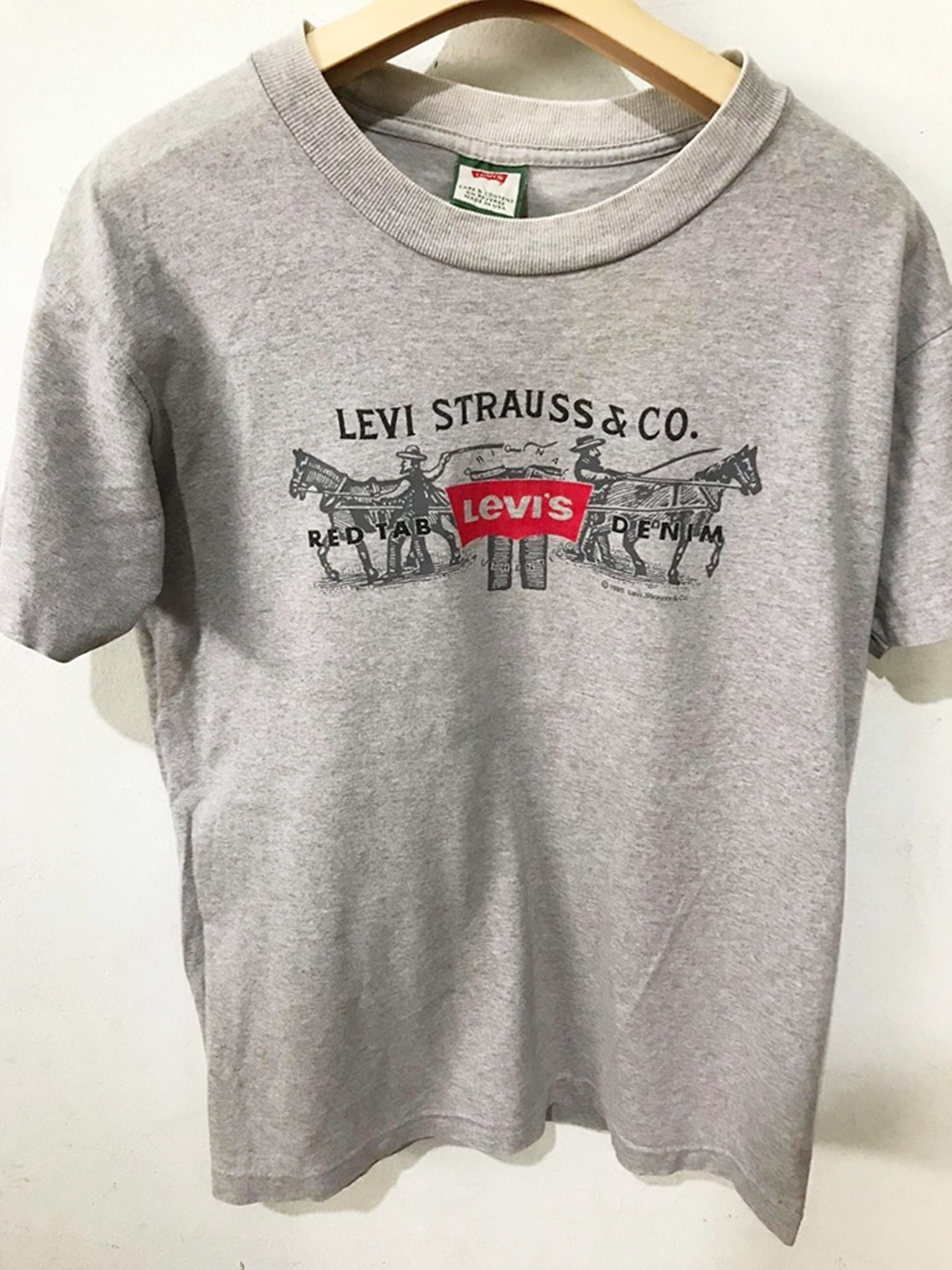 levis tshirt xs