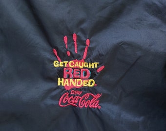 Vintage 1997 Coca-Cola "Get Caught Red Handed" Promo Hooded Zip-Up Pullover Windbreaker / Jacket (Brak rozmiaru, zobacz opis)