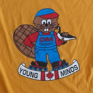 Vintage 1990&#39;s Ontario Canada Young Minds Montessori Graphic T Shirt / Tee (M Medium) Made in Canada / Beaver Shirt / Canada Shirt