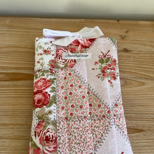 Quilted Kindle Paperwhite Sleeve | Padded E-Reader Cover with Bow | Fits Oasis & Basic | Bookish Gift Vintage roses