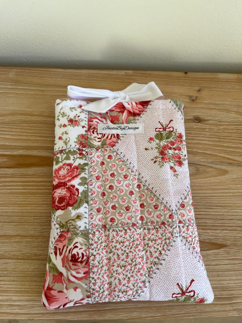 Quilted Kindle Paperwhite Sleeve | Padded E-Reader Cover with Bow | Fits Oasis & Basic | Bookish Gift Vintage roses