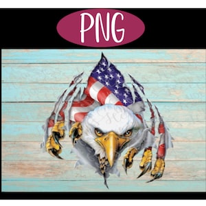 Op de afbeelding: Een Amerikaanse zeearend met zijn klauwen uitgespreid, die door een gescheurde Amerikaanse vlag breekt. De kop van de adelaar is naar voren gericht met een woeste uitdrukking. De achtergrond is een lichtblauw houten plankenoppervlak.