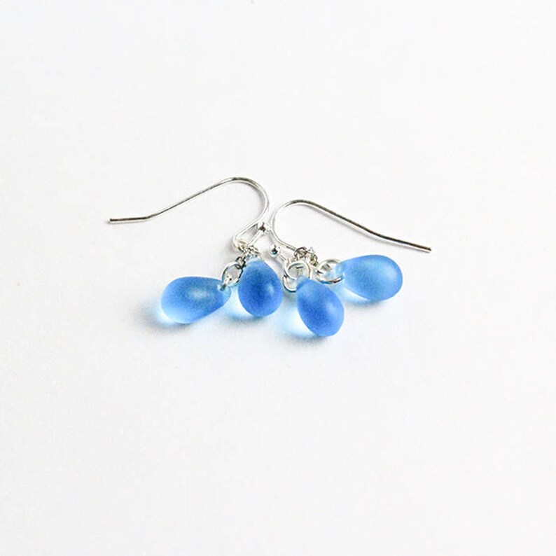 Pendientes azul cielo para regalo de hija Joyería de racimo de verano Pendientes de plata simples Venta Regalos cumpleaños para un amigo Pendientes de gota corta 2 Bright blue matte