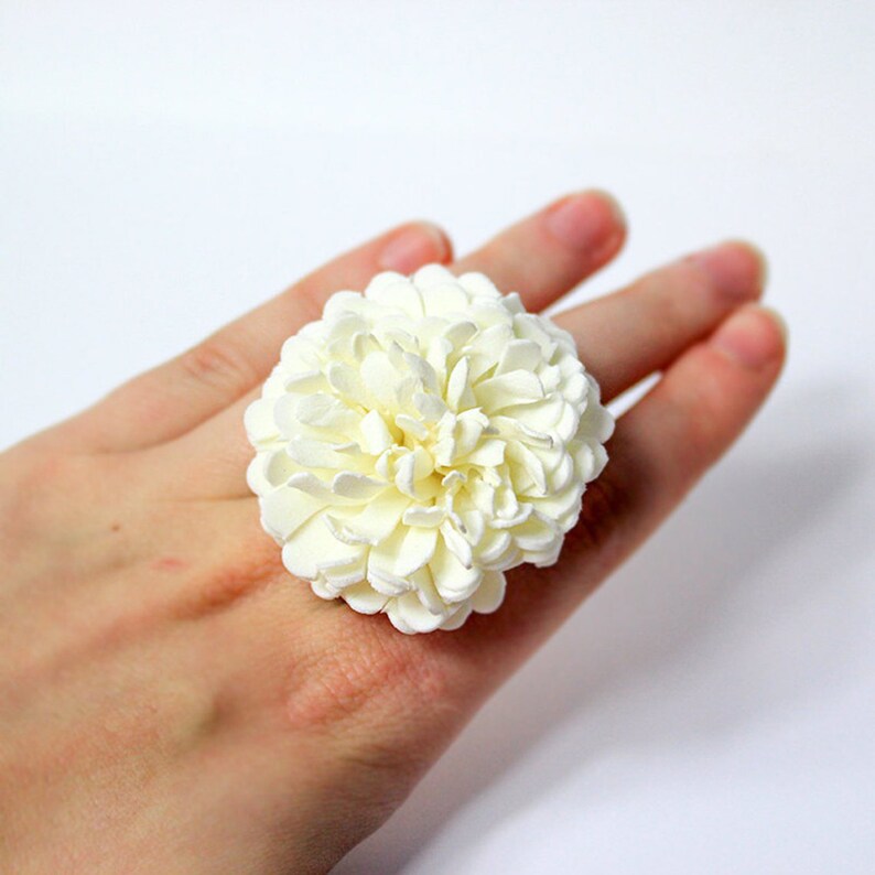 Big White Flower Ring Fluffy Ivory Daisy Ring for Mother Daughter Gifts under 20 Summer Jewelry Adjustable Ring Christmas Gift for Women image 3