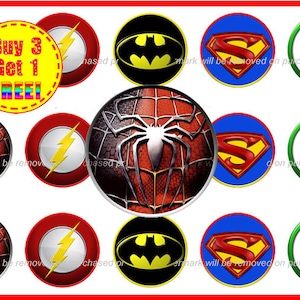 Puede incluir: Doce imágenes comestibles redondas con logotipos de superhéroes. Los logotipos incluyen Spiderman, Flash, Batman, Superman y Linterna Verde. Las imágenes están impresas en papel comestible y son perfectas para decorar pasteles, cupcakes y otros postres. Compra 3, obtén 1 gratis.