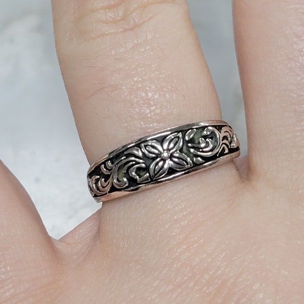 Marsala Sterling Silver Floral Band Ring size 7.75 (L13)