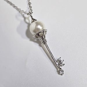 Sterling Silver Imitation Pearl Key Pendant Cable Chain Necklace size 16 in