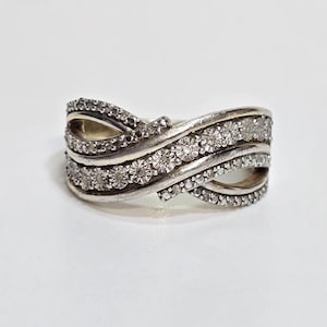 Vintage Sterling Silver Diamonds Accented Ring size 7