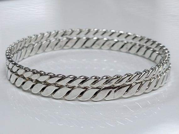 スターリングシルバーバングル　2点セット スターリングシルバーの重ね付け可能なバングルブレスレット2個セット