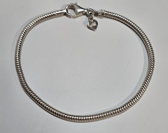 Vintage 925 Sterling Silver Snake Chain Bracelet. Length: 19