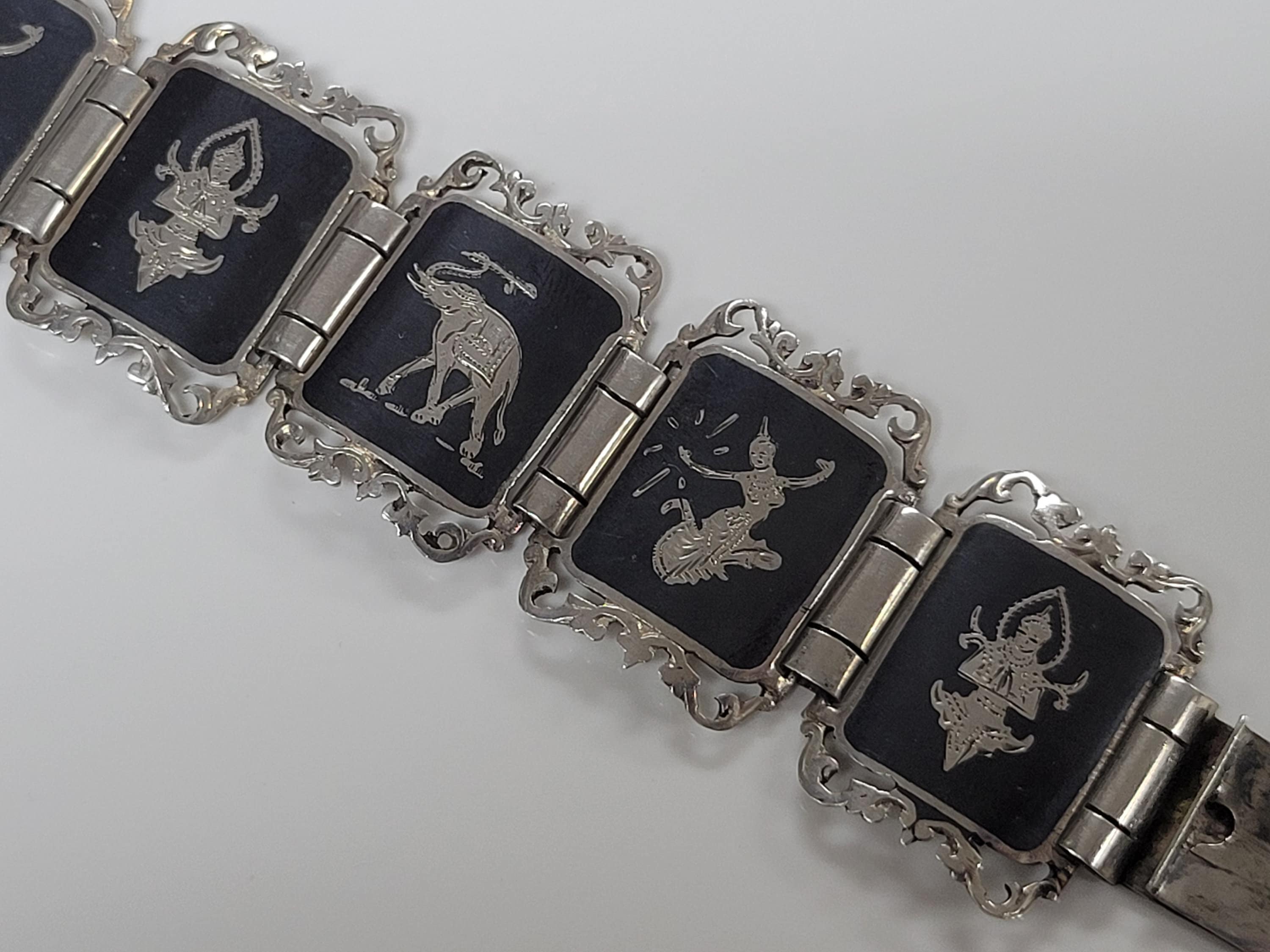 アンティーク雑貨 Siam sterling silver antique and re Siam Sterling Silver Filigree Black Niello Thai Dancer Link