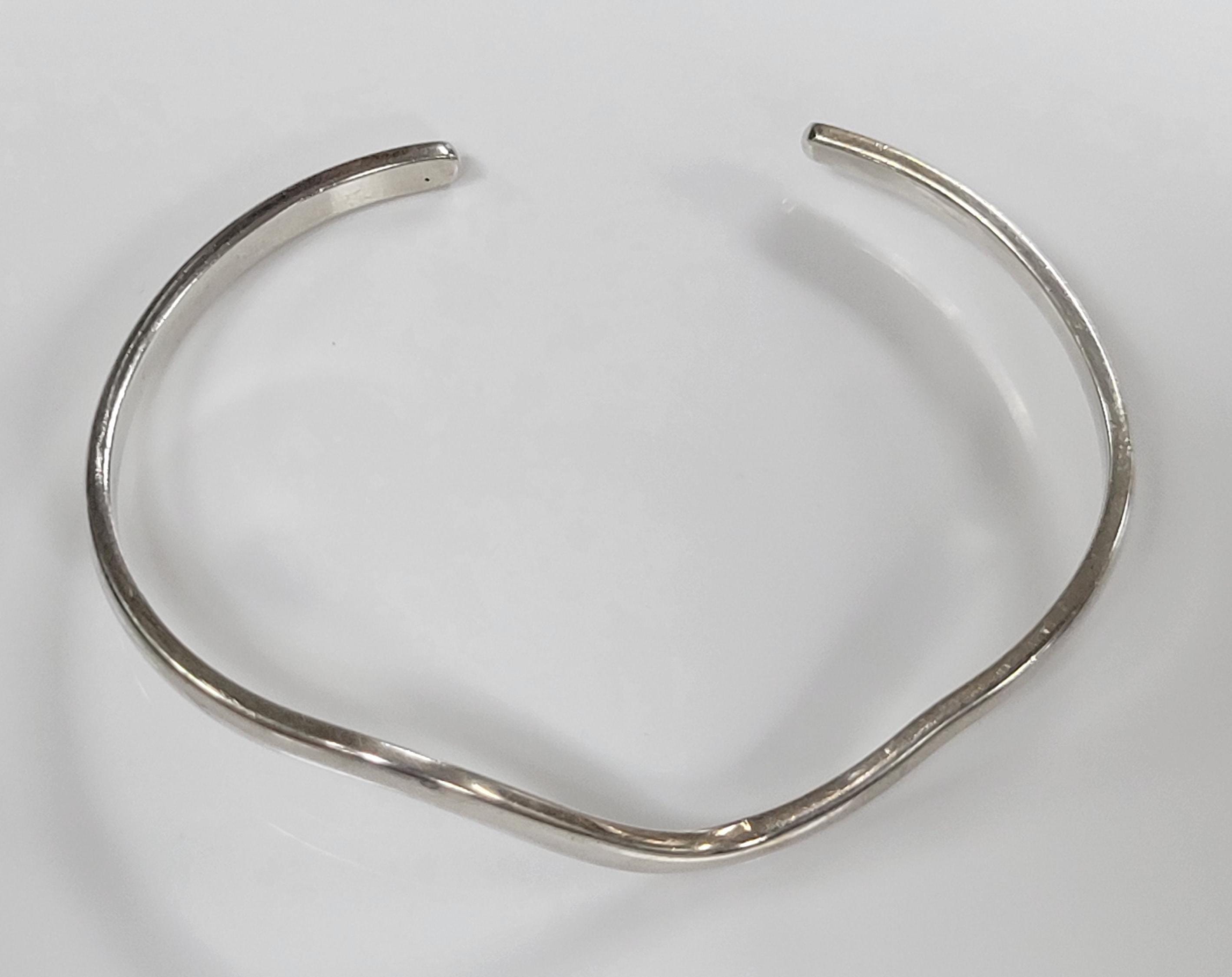 ヴィンテージ！Sterling Silver Wavy Cuff ブレスレット ヴィンテージ！Silver Wavy Cuff ブレスレット - メルカリ