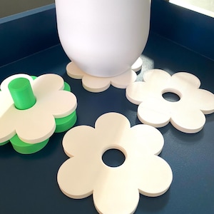 3D Printed Daisy Coaster Set: Fun Flower Coasters with Base