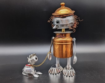 Robotmeisje met hond aangelijnd - gevonden object robotkunst - assemblagesculptuur - Upcycled Recycled - hondenliefhebber cadeau