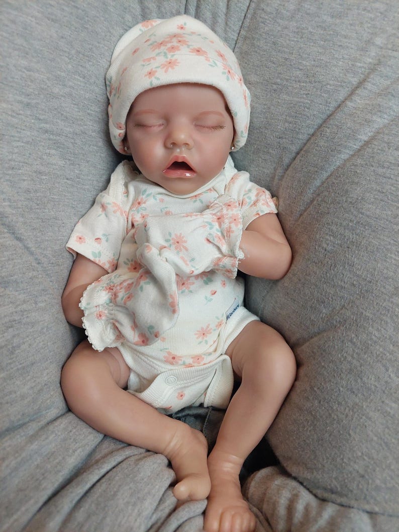 1 Muñeca Reborn PREMATURA de Terapia LISTO PARA ENVIAR, Set de Regalo: #TheahLeighAna, Niña Recién Nacida, Sueño, Maternidad, Ducha, Paquete, Cuerpo Alterado imagen 6