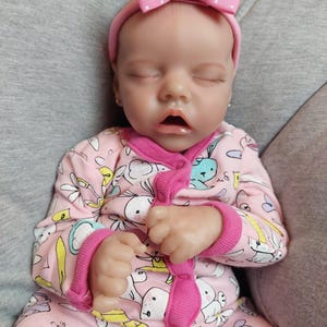 1 Muñeca Reborn PREMATURA de Terapia LISTO PARA ENVIAR, Set de Regalo: #TheahLeighAna, Niña Recién Nacida, Sueño, Maternidad, Ducha, Paquete, Cuerpo Alterado imagen 1