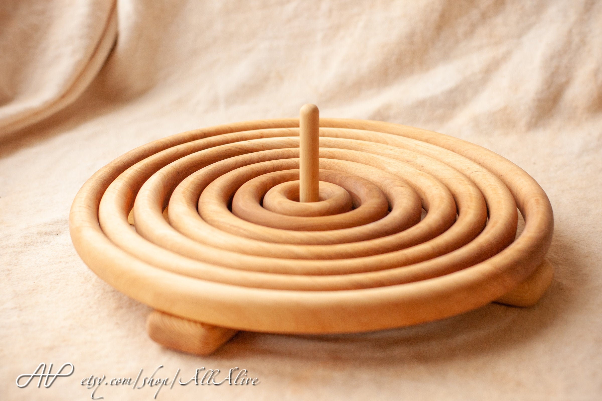 DOHE Educa – Gioco Impilabile In Legno Per Bambini Con 5 Cerchi Colorati E Base Riccio – Giochi Educativi Montessori