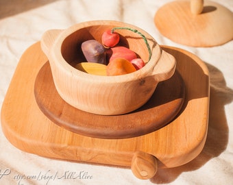 Juguete de madera Olla pequeña con tapa - Comida de juego de madera - Utensilios de cocina para niños - Cubiertos de juguete - Juguetes Waldorf. Materiales Montessori.