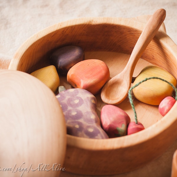 Giocattolo in legno Pentola grande con coperchio - Cibo da gioco in legno - Pentole da cucina per bambini - Posate giocattolo - Giocattoli Waldorf. Materiali montessoriani.