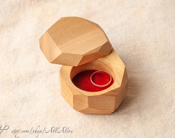 Gem stone style ring box. Simple natural and beautiful. For your rings, earrings, pins, brooches, necklace. For your wedding and engagement