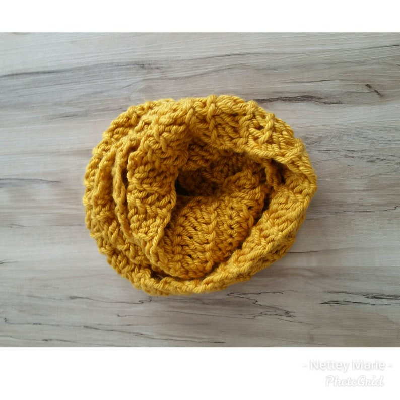 Chunky infinity scarf