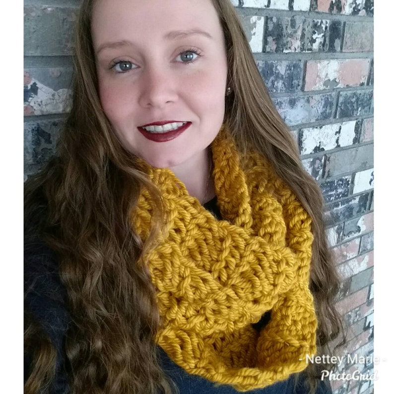Chunky infinity scarf