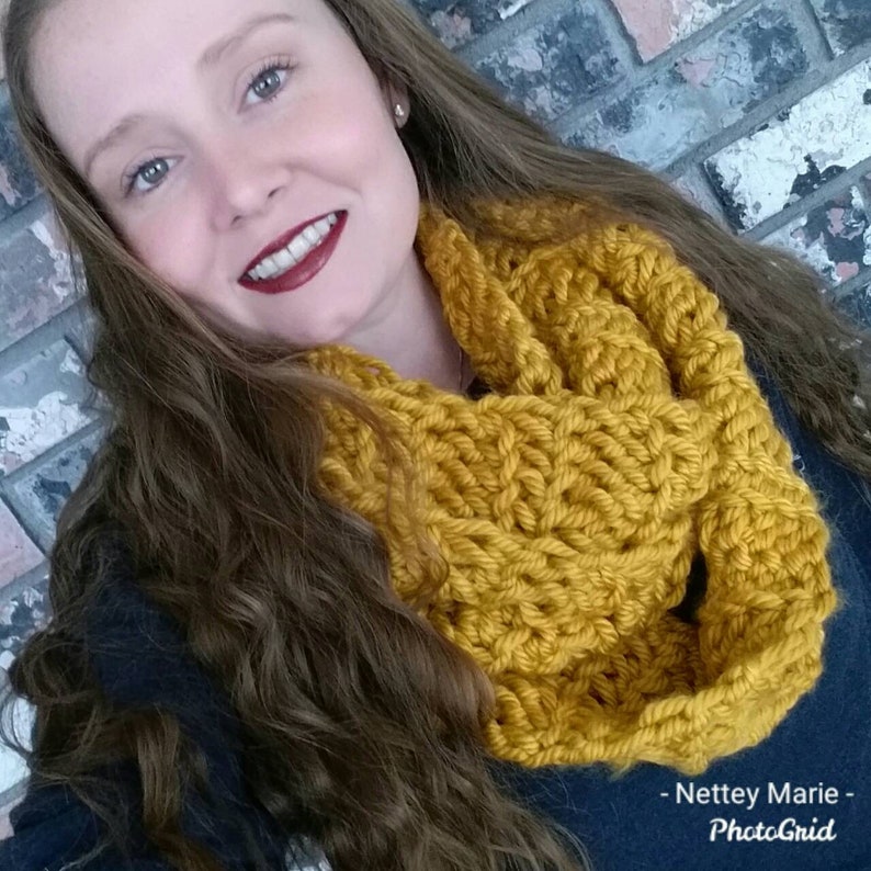 Chunky infinity scarf