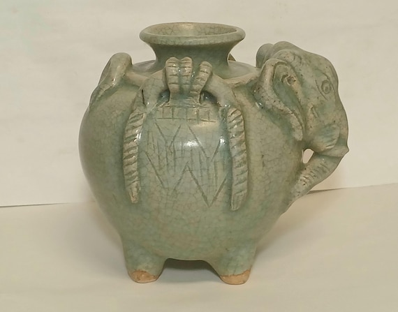 Vintage Thai Celadon Elephant Jar Sawankhalok Style Crackle Glaze Pottery Vase Figurine Rare Asian Art Decor Green Stoneware Water Vessel