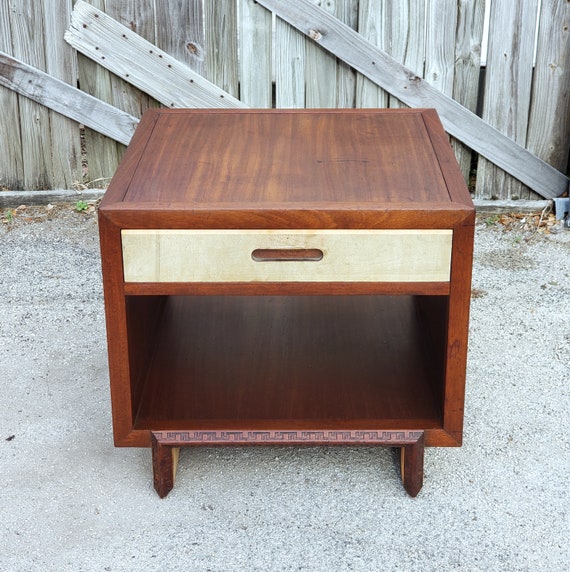 Heritage henredon side table deals