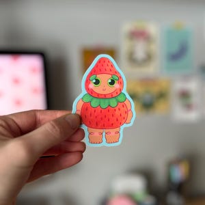 Mini kewpie aux fraises | Sticker vinyle mat | autocollant résistant aux intempéries | Stickers mignons pour ordinateurs portables, bouteilles d'eau, voiture