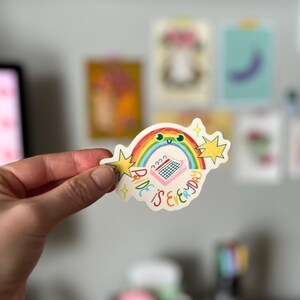 Pride is Everday Rainbow | Błyszcząca naklejka winylowa | Naklejka odporna na warunki atmosferyczne | Słodka naklejka Pride Rainbow