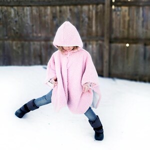 Car Seat Poncho, Sherpa Winter Coat, Luxury Children's Carseat Poncho, Reversible Poncho with Pockets afbeelding 17