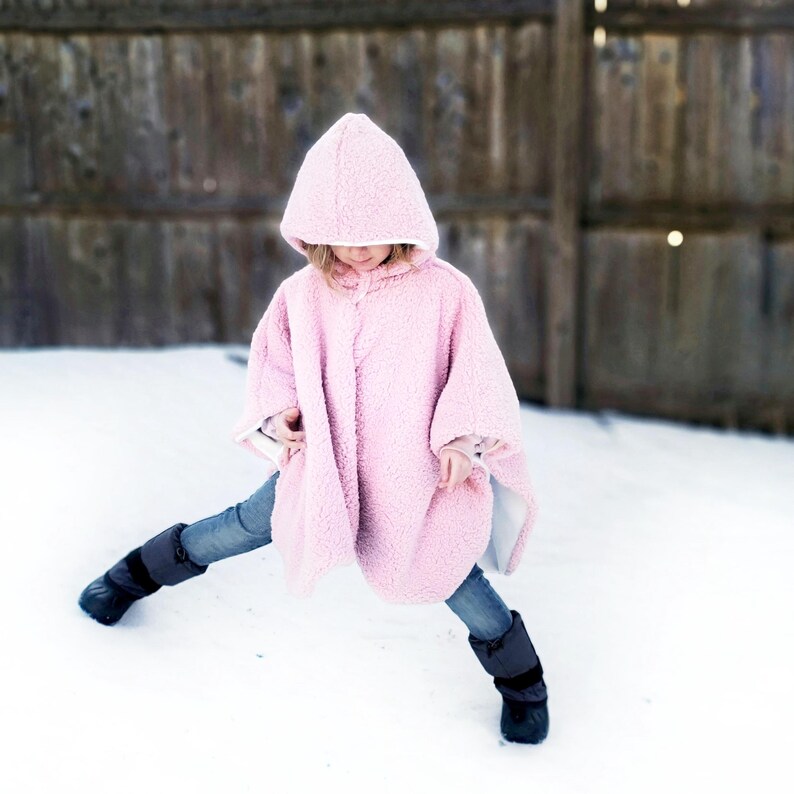 Car Seat Poncho, Sherpa Winter Coat, Luxury Children's Carseat Poncho, Reversible Poncho with Pockets afbeelding 17