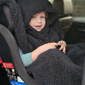 Car Seat Poncho, Sherpa Winter Coat, Luxury Children's Carseat Poncho, Reversible Poncho with Pockets afbeelding 16