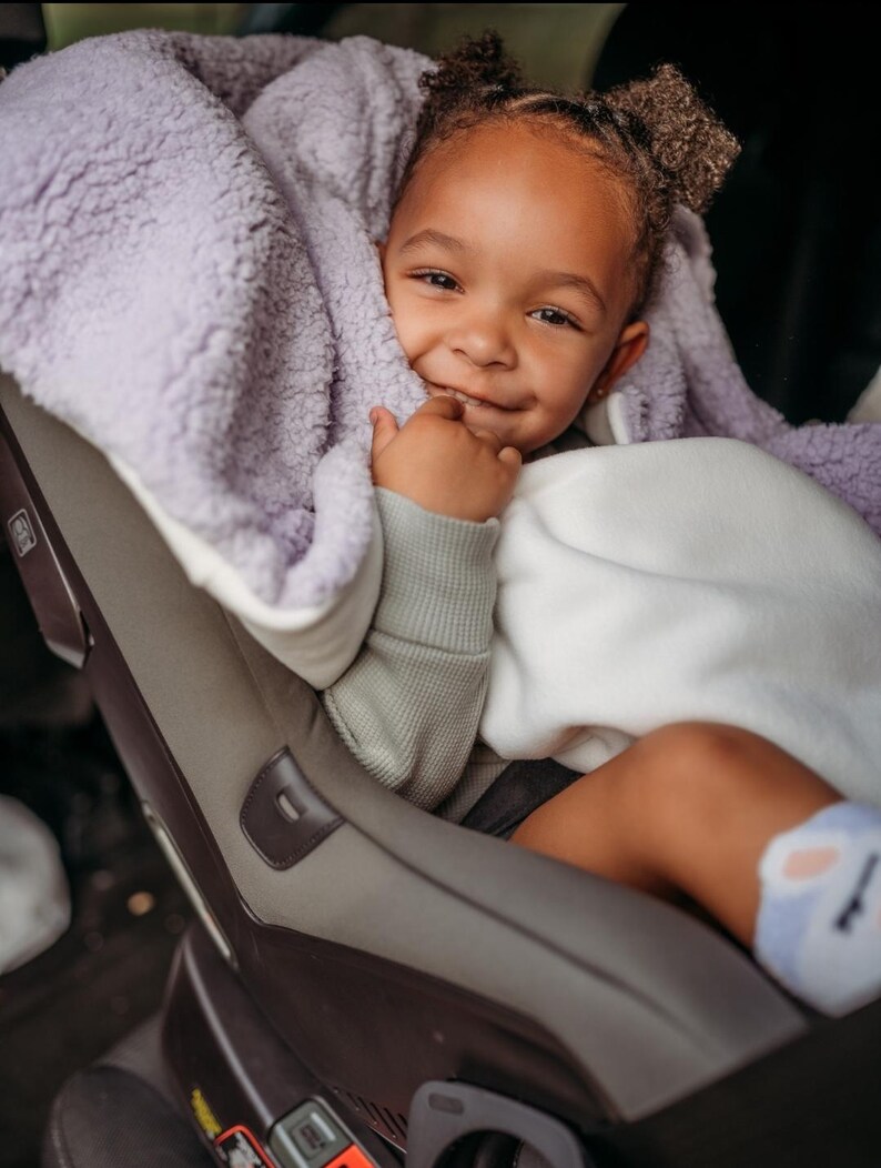 Car Seat Poncho, Sherpa Winter Coat, Luxury Children's Carseat Poncho, Reversible Poncho with Pockets afbeelding 13