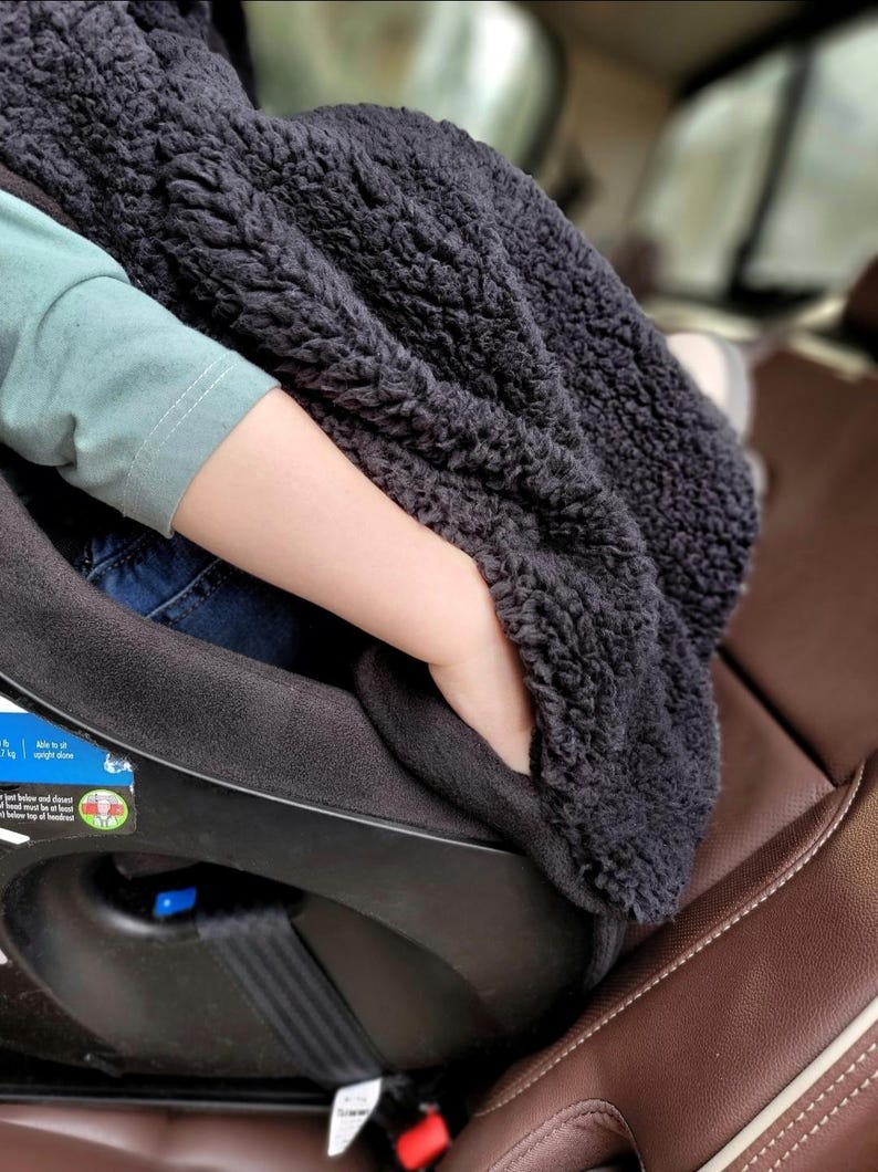 Car Seat Poncho, Sherpa Winter Coat, Luxury Children's Carseat Poncho, Reversible Poncho with Pockets afbeelding 8