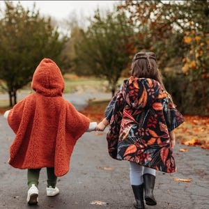 Car Seat Poncho, Sherpa Winter Coat, Luxury Children's Carseat Poncho, Reversible Poncho with Pockets afbeelding 12